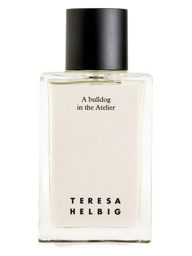 A Bulldog in the Atelier - یک بولداگ در آتلیه