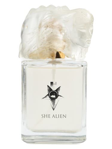 She Alien - او بیگانه
